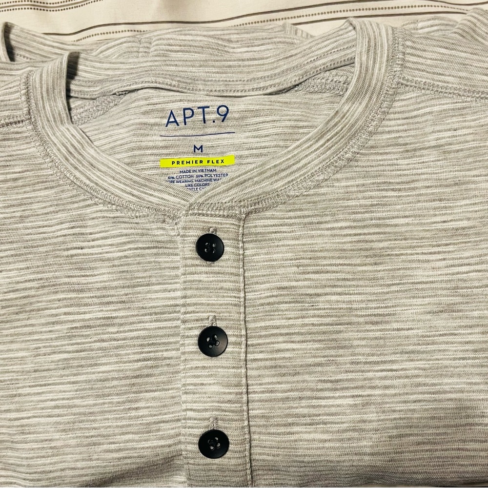 Apt. 9 Men's Gray Henley Shirt